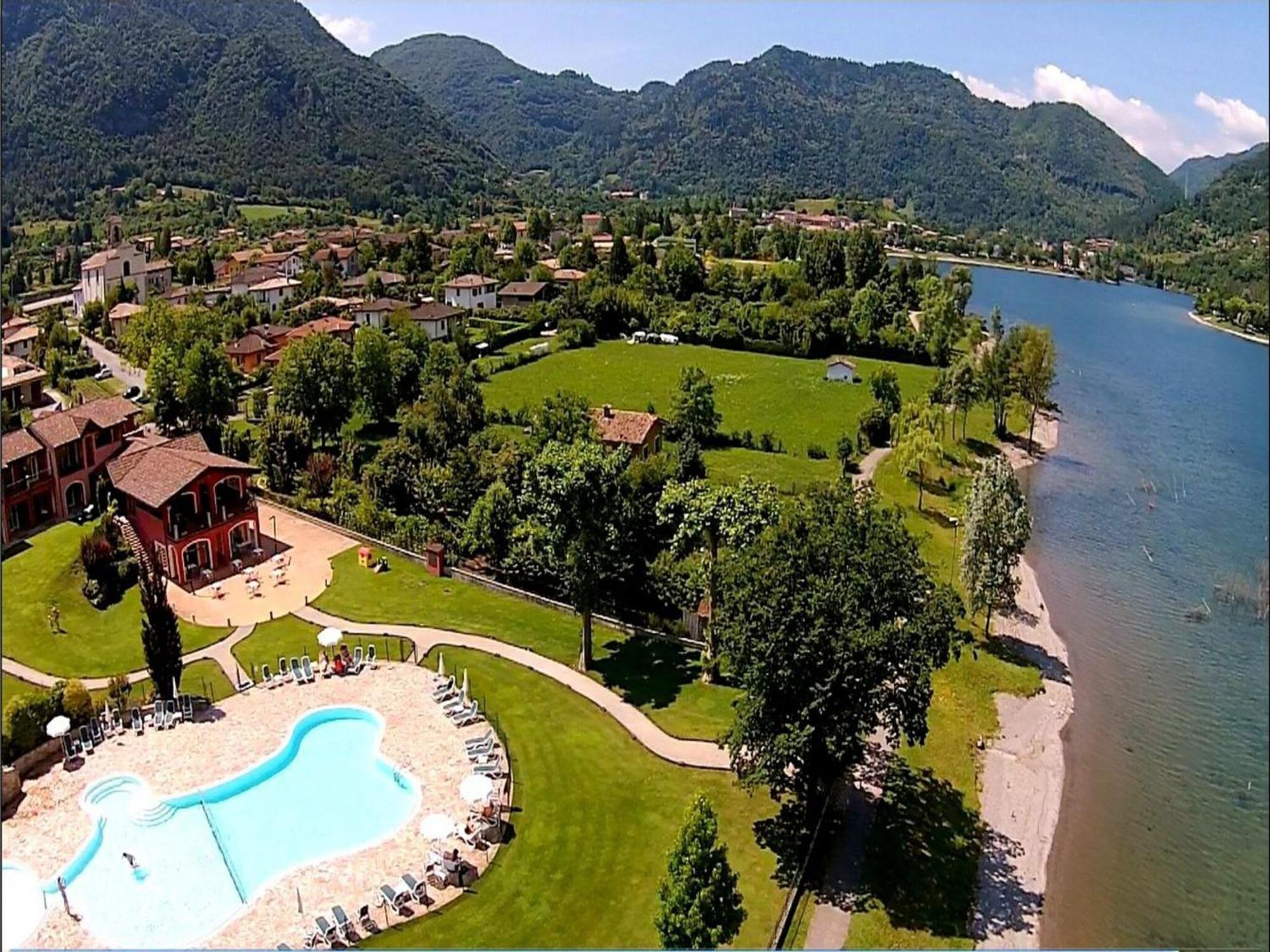 Spacious Apartment In Idro With Shared Pool Crone Eksteriør billede