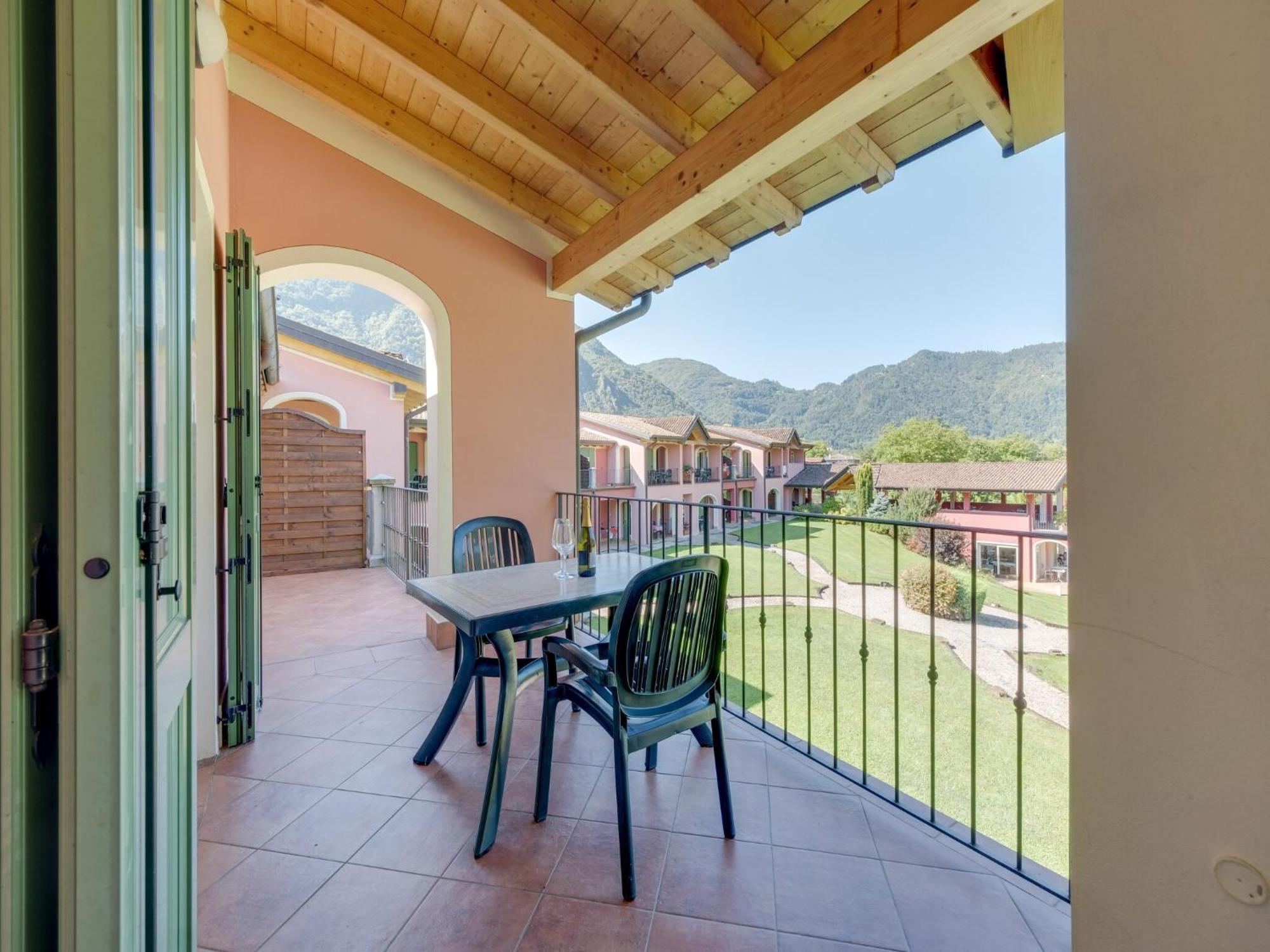 Spacious Apartment In Idro With Shared Pool Crone Eksteriør billede