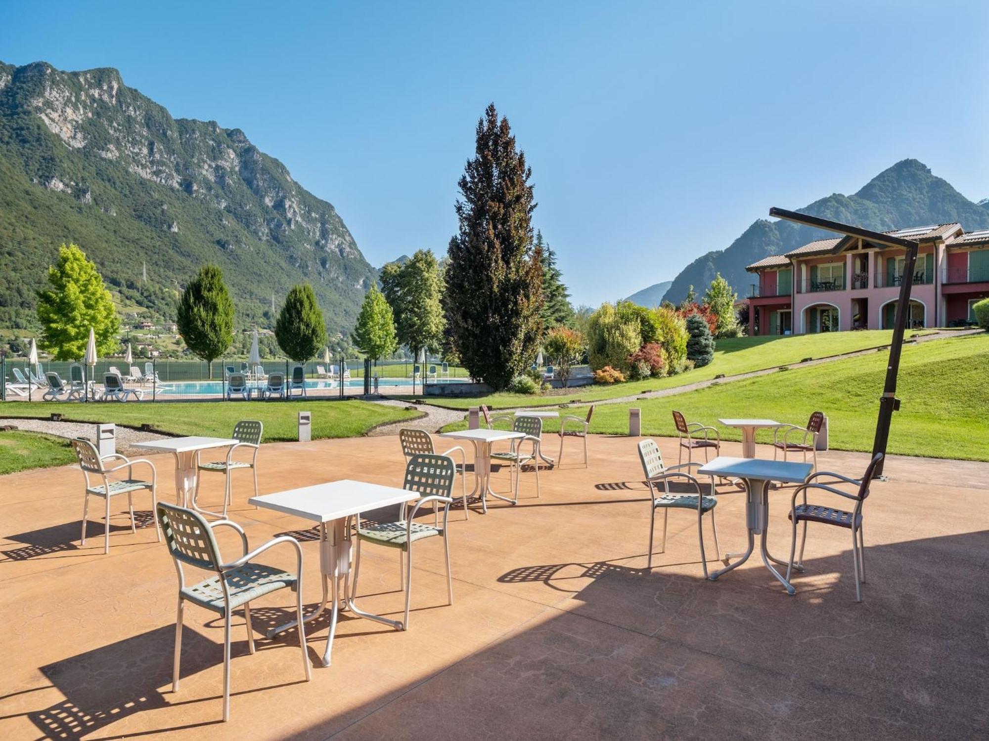 Spacious Apartment In Idro With Shared Pool Crone Eksteriør billede