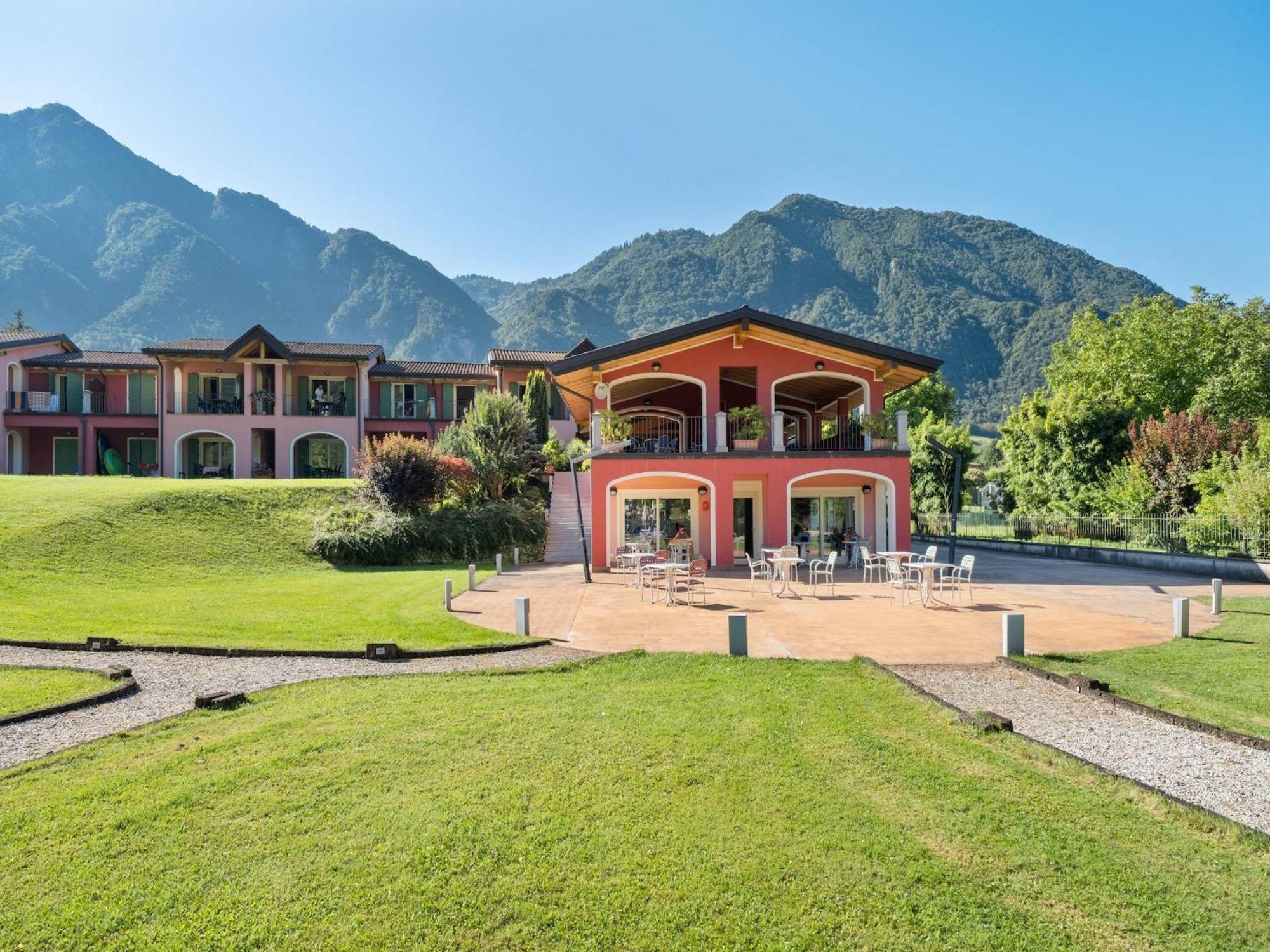 Spacious Apartment In Idro With Shared Pool Crone Eksteriør billede