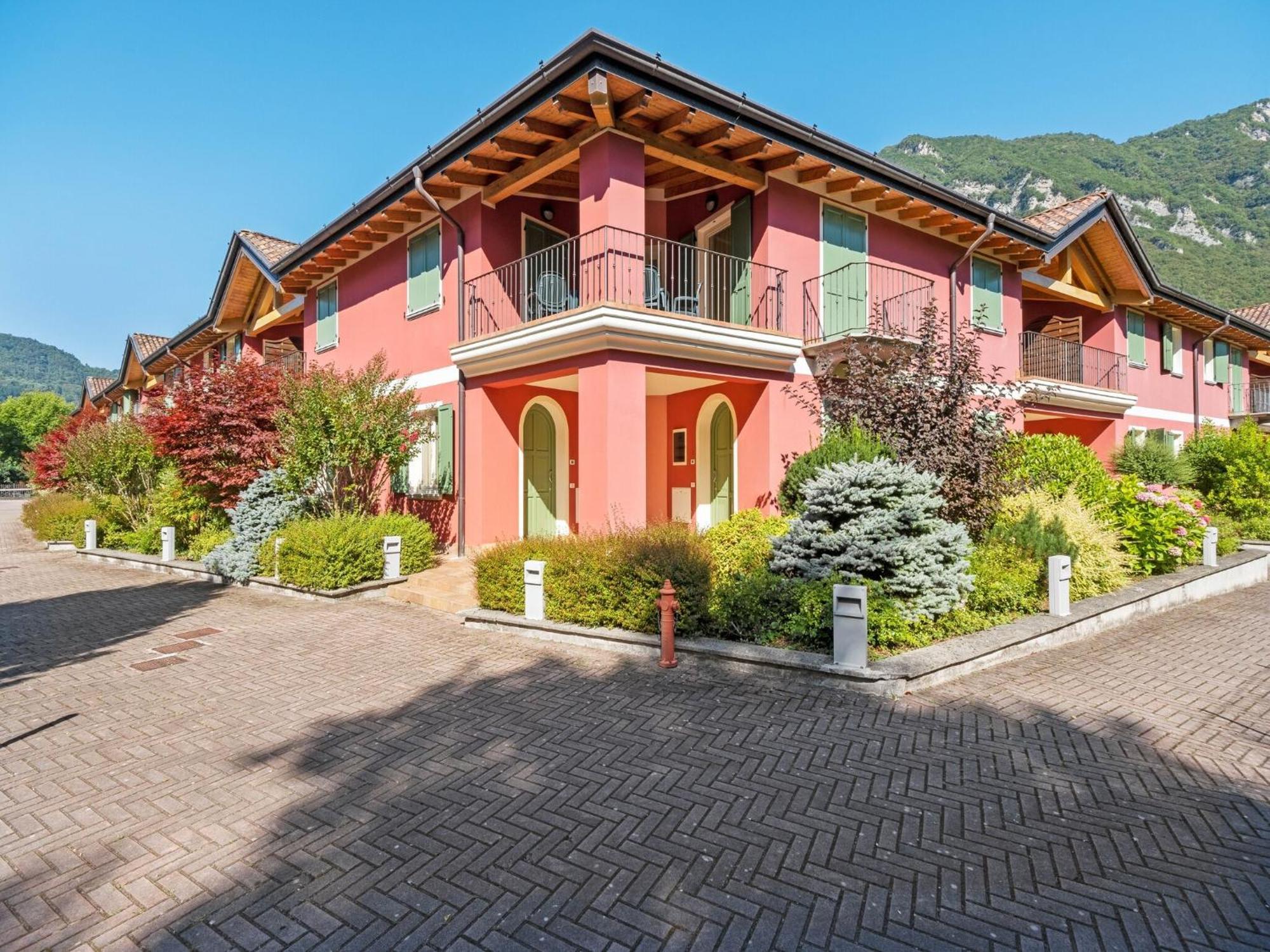 Spacious Apartment In Idro With Shared Pool Crone Eksteriør billede