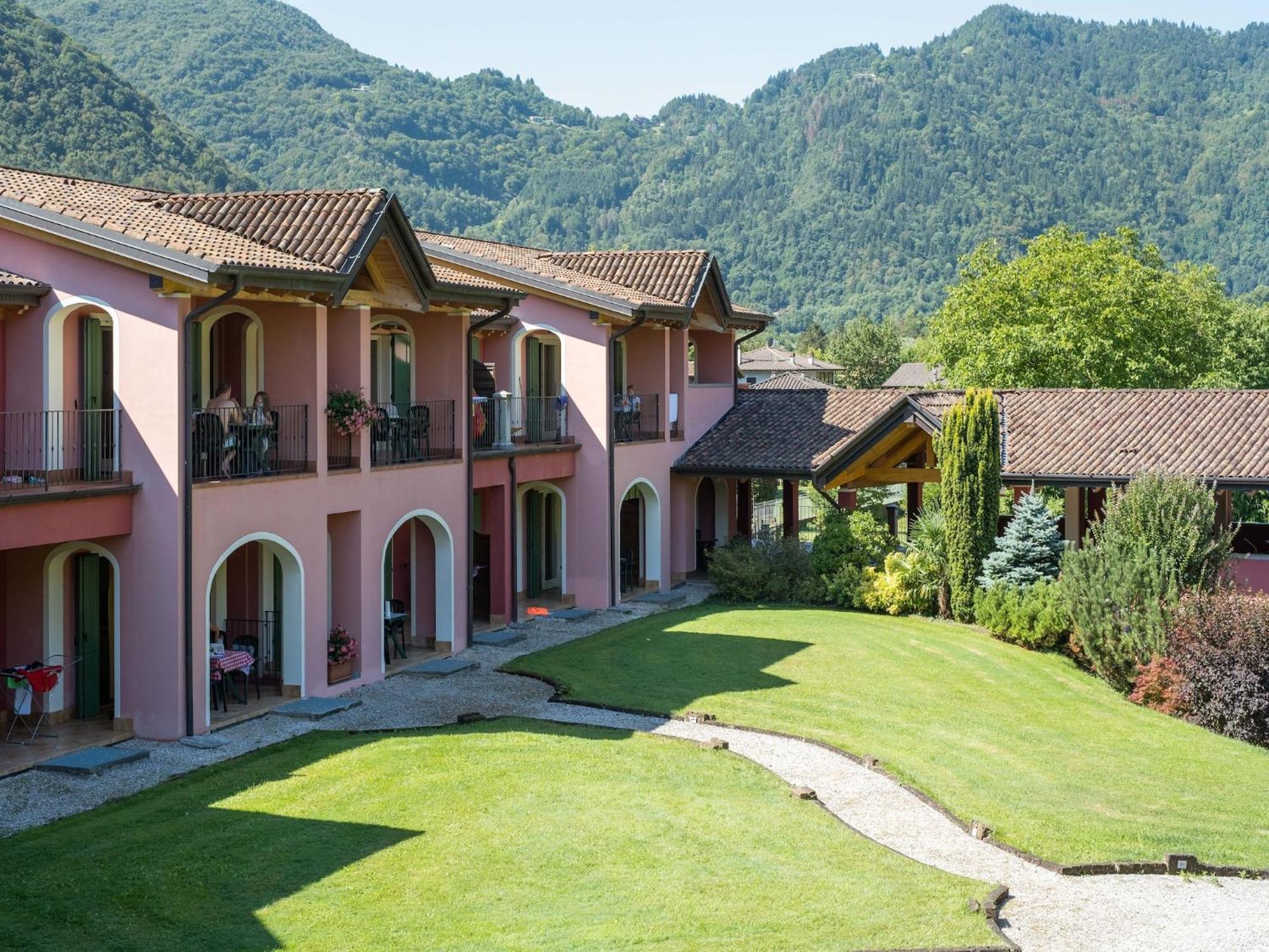 Spacious Apartment In Idro With Shared Pool Crone Eksteriør billede