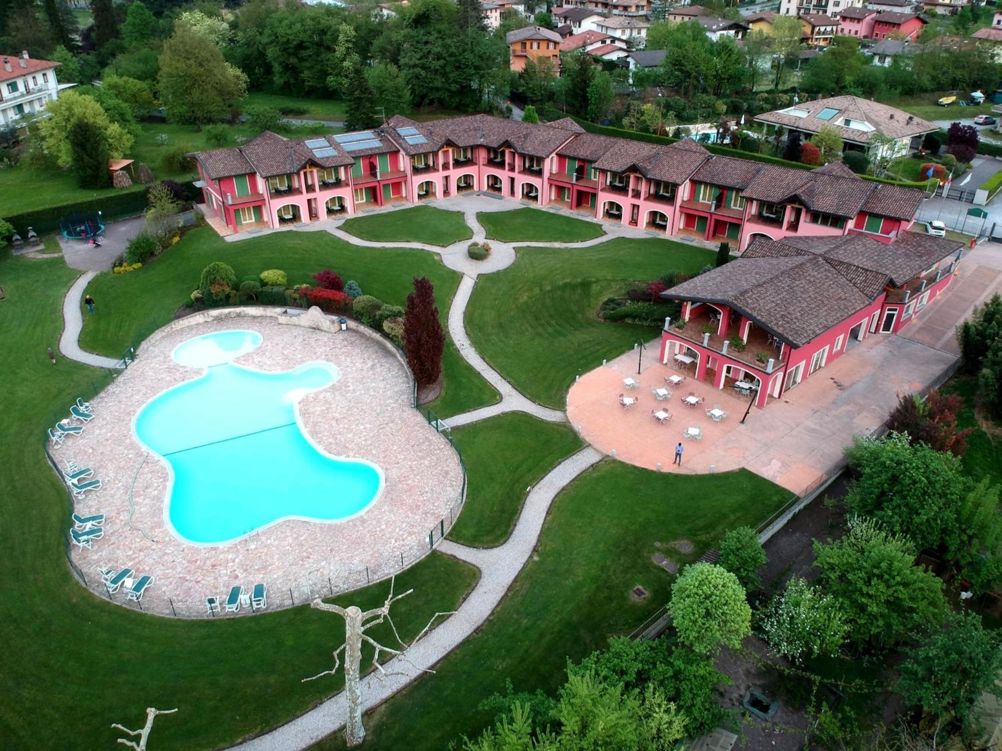 Spacious Apartment In Idro With Shared Pool Crone Eksteriør billede