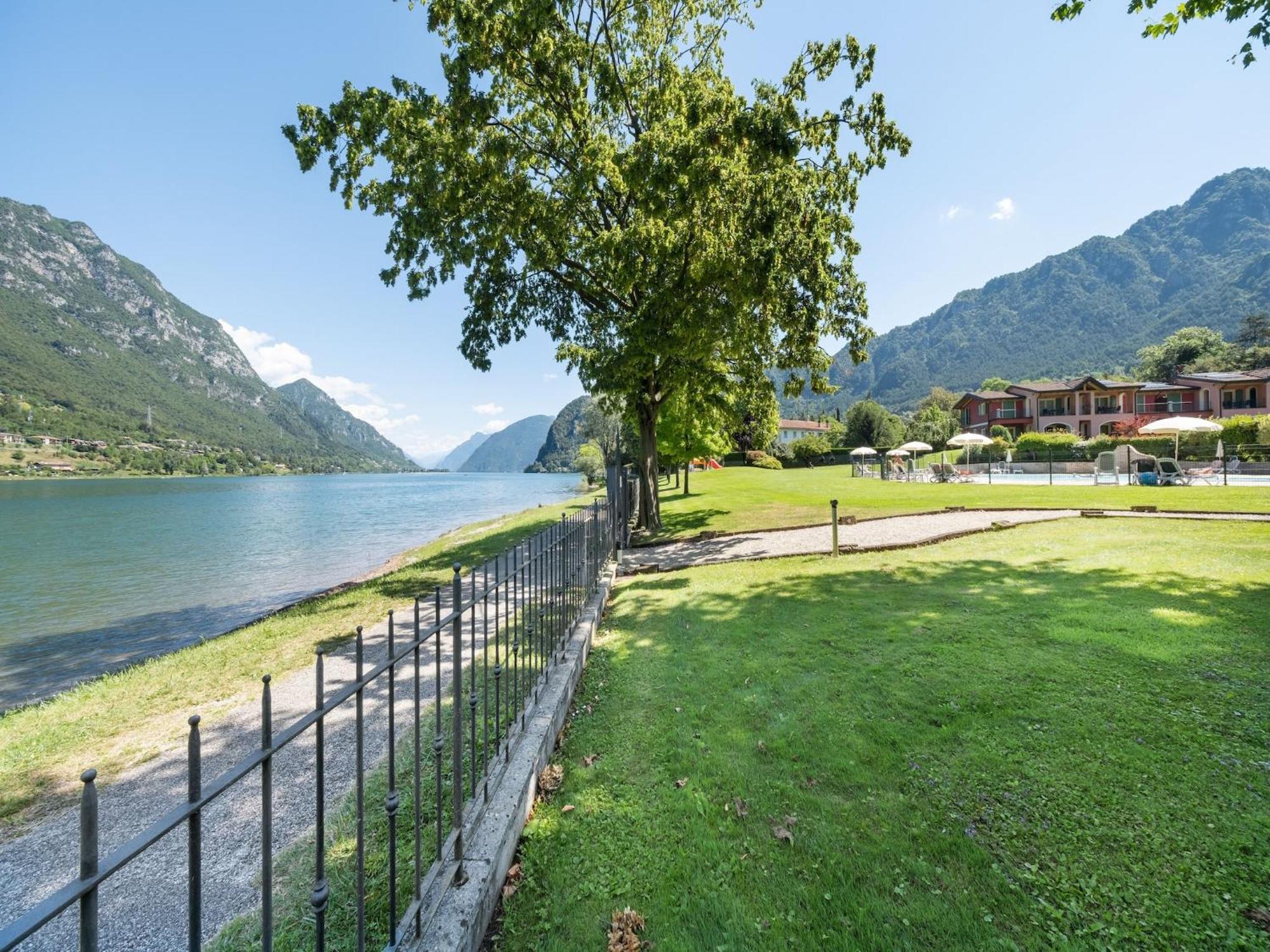 Spacious Apartment In Idro With Shared Pool Crone Eksteriør billede