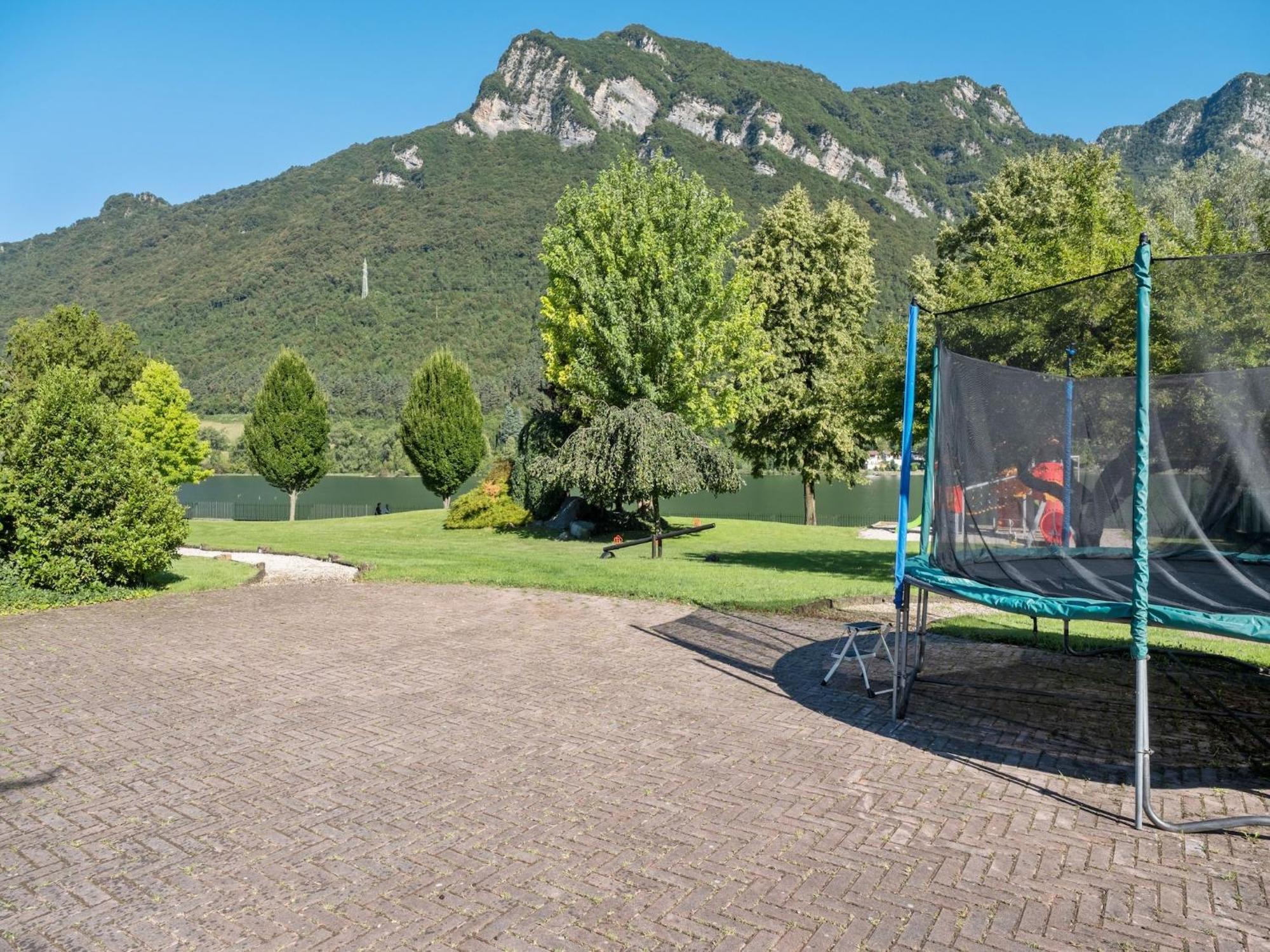 Spacious Apartment In Idro With Shared Pool Crone Eksteriør billede