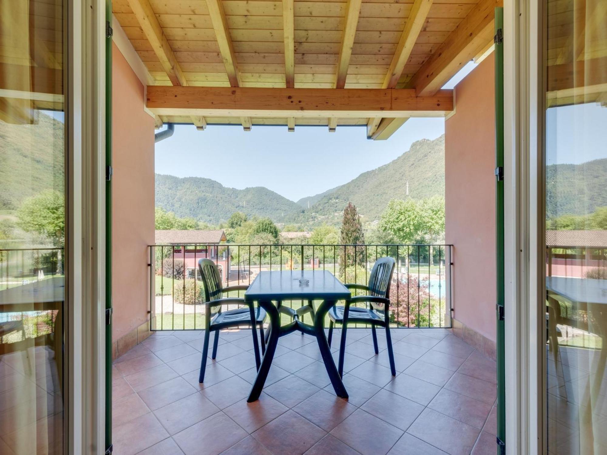Spacious Apartment In Idro With Shared Pool Crone Eksteriør billede